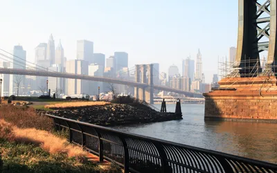 Купить картину на холсте \"Бруклинский мост (Brooklyn Bridge) ведет к  многолюдному мегаполису\" с доставкой недорого | Интернет-магазин \"АртПостер\"
