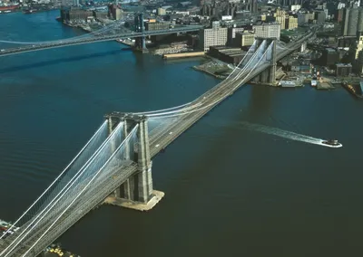 Нью-Йорк переделает Бруклинский мост: места для машин станет меньше