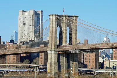 В Нью-Йорке перекрыли движение по Бруклинскому мосту в сторону Манхэттена -  РИА Новости, 25.10.2021