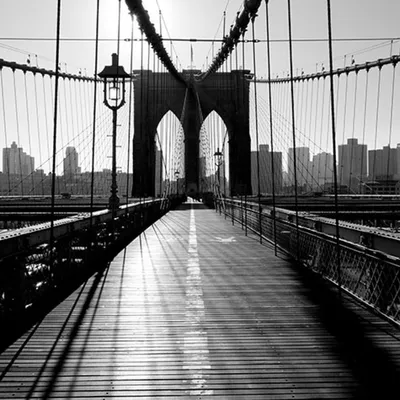 ᐉ Картина ArtPoster Бруклинский мост (Brooklyn Bridge) исчезает между  вечерними небоскребами 100x64 см Модуль №1 (003321)