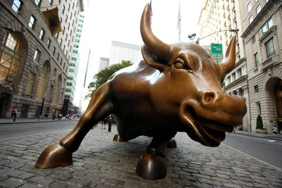 Зарядный Бык Скульптур Нью Йорк — стоковые фотографии и другие картинки  Статуя Атакующий бык - Статуя Атакующий бык, Уолл-Стрит, Бык - животное -  iStock