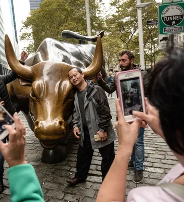 The NY CHARGING BULL ~ by artist Arturo di Modica | Manhatta… | Flickr