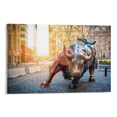 В эксплуатацию статуя быка на уолл-стрит в Нью-Йорке в черно- белый  Редакционное Изображение - изображение насчитывающей нажатие, зажиточность:  181139225
