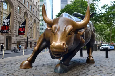 New York April 2020 Charging Bull Bronze Sculpture Located Bowling – Stock  Editorial Photo © Kathyimages #365775796