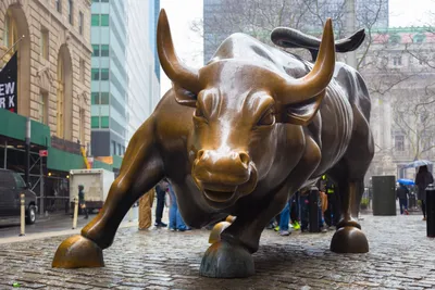 NYC panel tells de Blasio he can't move Wall Street's 'Charging Bull'