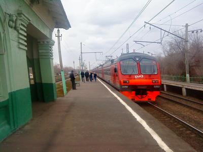 Файл:Экспресс Голутвин-Москва отъезжает от станции Москворецкая.JPG —  Википедия