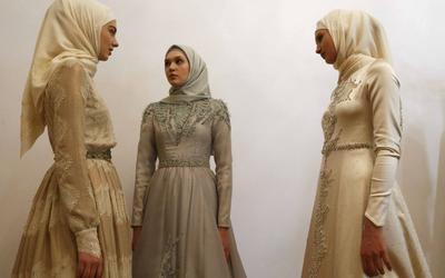 18-летняя дочь Кадырова представила в Москве коллекцию традиционных для  Чечни вечерних платьев — Фото