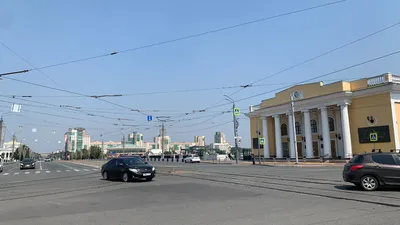 В Челябинске из-за коронавируса опустели улицы. Сравниваем город до  карантина и сейчас. ФОТО — URA.RU