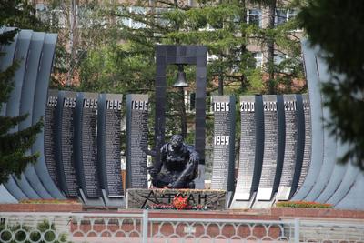 Памятник «Черный тюльпан» на площади Советской Армии | МЫ — С УРАЛА