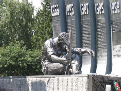 Фото: Погибшим в афганской войне Чёрный тюльпан, памятник, мемориал,  Свердловская область, Екатеринбург, площадь Советской Армии — Яндекс Карты