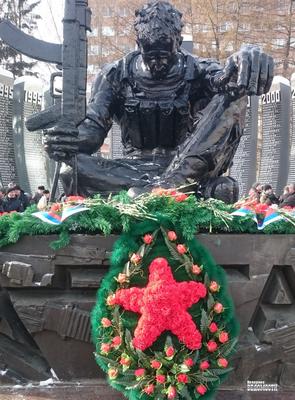 На мемориале «Черный тюльпан» в Екатеринбурге появилась новая фамилия. К  этому шли пять лет. ФОТО — URA.RU