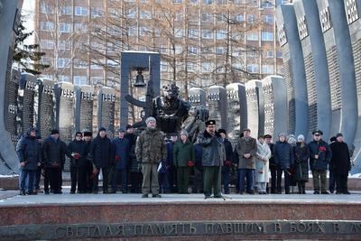 В Екатеринбурге отмыли «Черный тюльпан» из брандспойтов » Вечерние ведомости