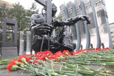 Монумент \"Блэк тюльпан\", Екатеринбург, Россия Редакционное Фотография -  изображение насчитывающей воинско, конфликт: 159352772