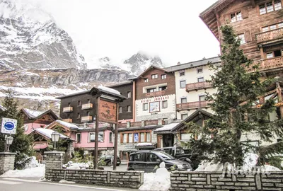 Червиния\" (Cervinia) - горнолыжный курорт расположенный в трех долинах и  двух странах Италии и Швейцарии.