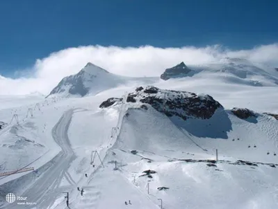 Червиния\" (Cervinia) - горнолыжный курорт расположенный в трех долинах и  двух странах Италии и Швейцарии.