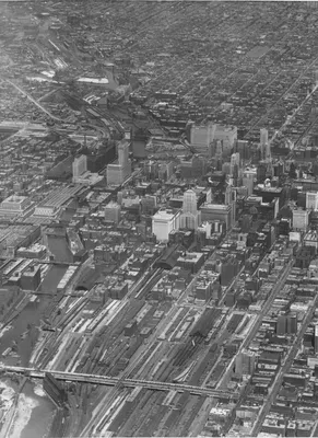 Chicago 1930s skyline hi-res stock photography and images - Alamy