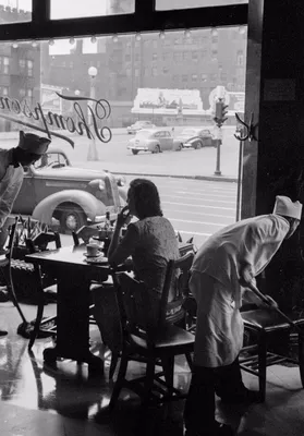 Ретро фотографии Чикаго 40-х годов: жизнь города через объектив Джона Вакона
