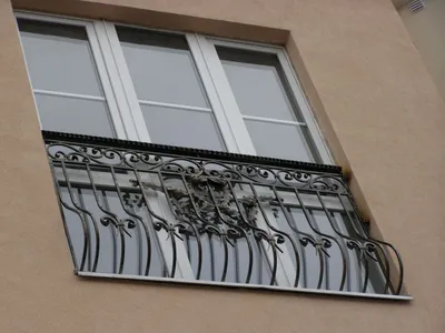 Прямой кованый французский балкон для дома КФБ-153