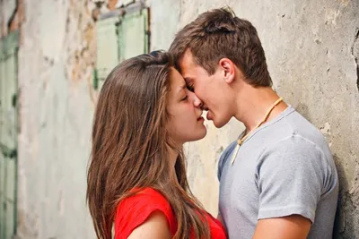 Aphrodate Women-Club - А вы знаете их все? 15 видов популярных поцелуев и  что они означают💋 ⠀ 1. Французский поцелуй Это самый популярный поцелуй  среди пар. Он страстный и горячий. Означает, что