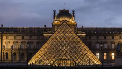 Лувр с протянутой рукой: как Франция переживает культурный карантин |  Статьи | Известия