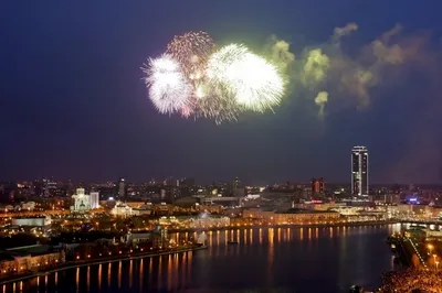 Праздничное шествие в честь 300-летия Екатеринбурга в День города - 17  августа 2023 - Е1.ру