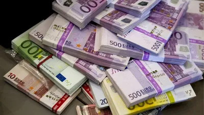 История о том как Латвия лишилась самой сильной валюты в Европе . | Пикабу