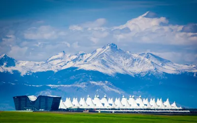 Денвер, Штат Колорадо, США-14 Августа 2016 Года С Высоты Птичьего Полета  Индустриального Парка С Шоссе. Фотография, картинки, изображения и  сток-фотография без роялти. Image 61436215