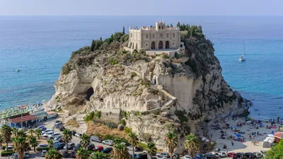 Красивый ландшафт Италии - вид с воздуха деревни Positano Стоковое  Изображение - изображение насчитывающей небо, дел: 107991305