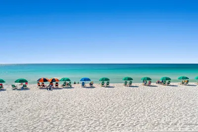 Красивые Белые Песчаные Пляжи Дестин Флорида — стоковые фотографии и другие  картинки Дестин - Дестин, Пляж, Бассейн - iStock