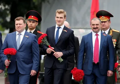 Сыновья Александра Лукашенко: что известно о детях президента Белоруссии -  KP.RU