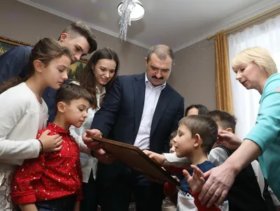 Наши дети»: Виктор Лукашенко поздравил воспитанников детского дома  семейного типа в Оршанском районе