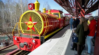 Детская железная дорога снова запускает поезда в Ельцовском бору