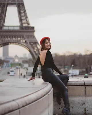 Девушка в Париже фото