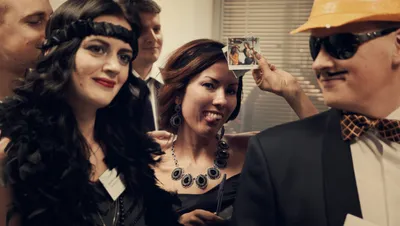 Повязка на голову с пером в стиле Гэтсби женская, черный карнавальный  аксессуар с перьями для гангстерской вечеринки Чикаго 20-х годов для женщин  - купить по доступным ценам в интернет-магазине OZON (1006240102)