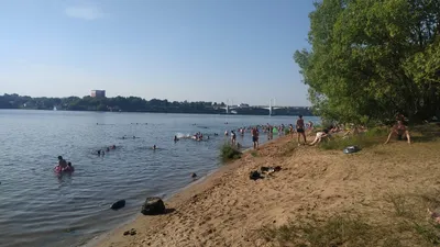 Московские пляжи: кто в пруд, кто на батут - KP.RU