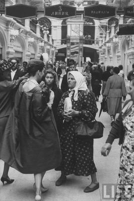 Model dancing on the Red Square – Dior show in Moscow, 1959 – MOSCOW FOR  EXPATS