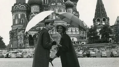 Критика, зависть, подражание: Как советская публика восприняла показ Dior в  Москве