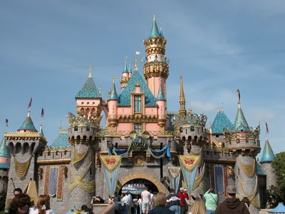 50th anniversary: The differences between Disneyland and Disney World?