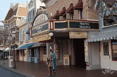 Disney Guests Forced to Break Up Brawl on Main Street, U.S.A | Disney Dining