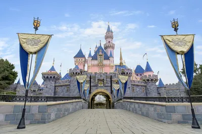 What to Know If You're Planning a Trip to Disneyland, California | Condé  Nast Traveler