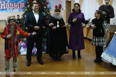 Дмитрий Лукашенко вручил подарки воспитанникам социального приюта в  Радошковичах
