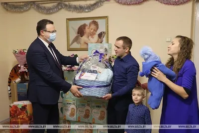 Какие подарки семье первого ребенка, который родился в 2022 году, вручили  от президента, Минздрава и Гомельского облисполкома - KP.RU