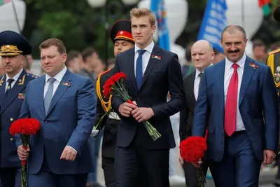 Дмитрий Лукашенко и его семья фото фотографии