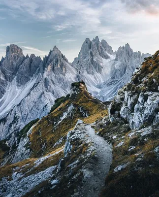 TravelLife - 🇮🇹 Доломитовые Альпы. Италия. 📌 Доломитовые Альпы – горный  массив в Восточных Альпах в Италии, расположен на территории провинций  Больцано, Тренто, Беллуно, Порденоне и Удине. Доломиты являются популярным  регионом в