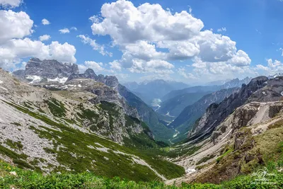 Деревня Санты Maddalena и доломиты, Di Funes Val, Италия Редакционное Фото  - изображение насчитывающей кекс, итальянско: 90367101