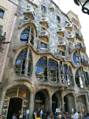 Барселона. Творения Антонио Гауди. Дом Бальо (Casa Batlló)