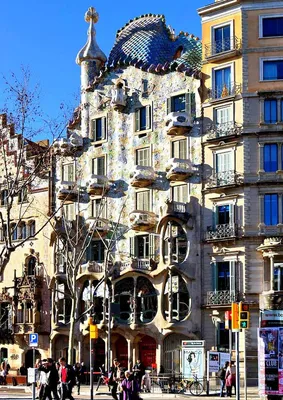 Барселона: морское путешествие, Храм Святого Семейства и Дом Бальо |  GetYourGuide
