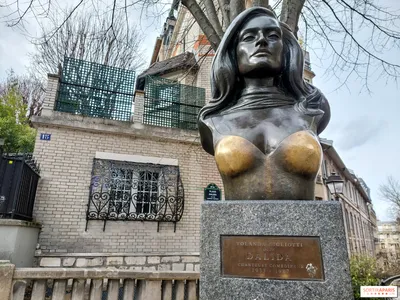 Дом Dalida в Montmartre в Париже Редакционное Изображение - изображение  насчитывающей галиматью, французско: 108206350