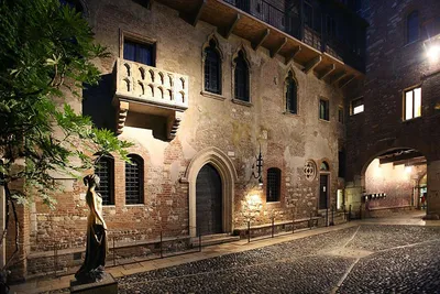 Дом Джульетты в городе Верона на севере Италии Редакционное Стоковое Фото -  изображение насчитывающей дом, пышно: 157533753