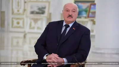 Бывший помощник Лукашенко продает дом в Дроздах. Цена с шестью нулями, сам  дом — с коврами разнообразной формы
